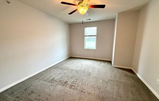 1 bed, 1 bath, 925 sqft, $1,345, Unit 3412 Dodge St Unit 101