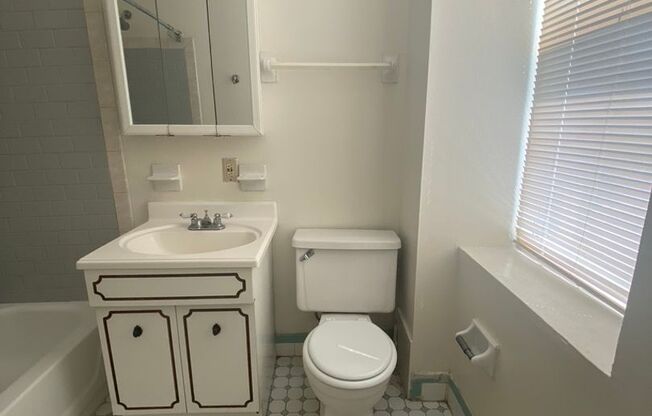 Studio, 1 bath, 450 sqft, $900, Unit 405