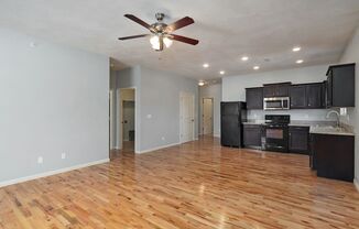 3 beds, 3 baths, $1,800, Unit 2C