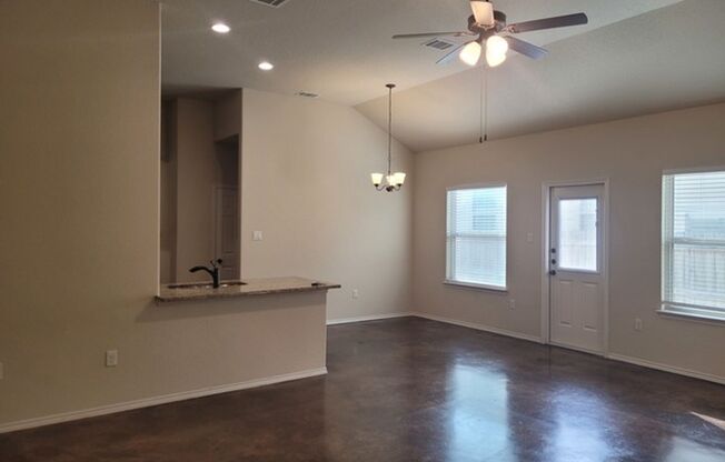 3 beds, 2 baths, $1,395