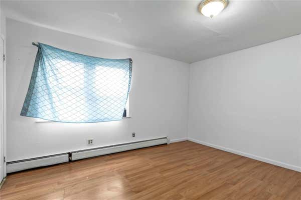 3 beds, 2 baths, 3,300 sqft, $3,500