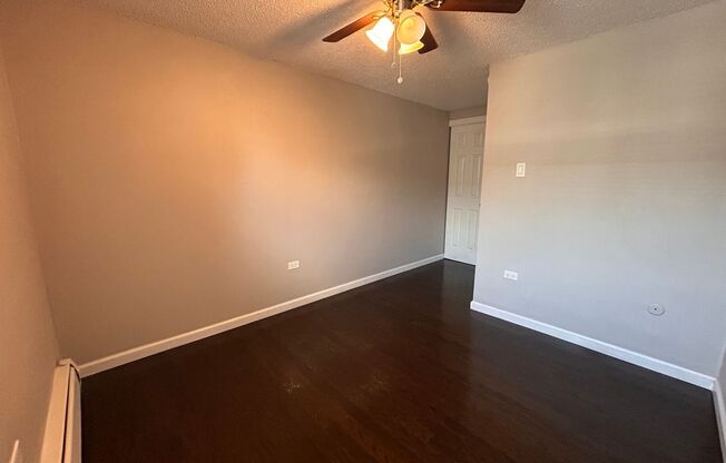 2 beds, 1.5 baths, $1,400