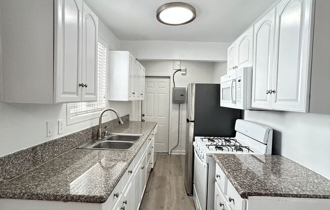 1685-1697 1/2 Summit St / 109-137 E. Penn St