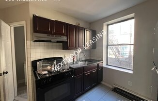 110 WARNER AVE