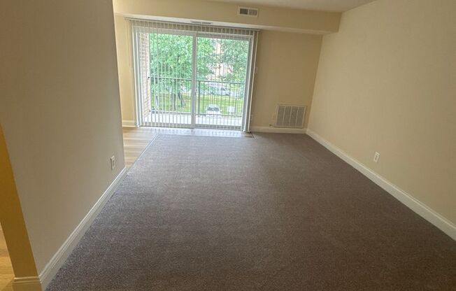 3 beds, 2 baths, 1,152 sqft, $2,300, Unit 14209 #301