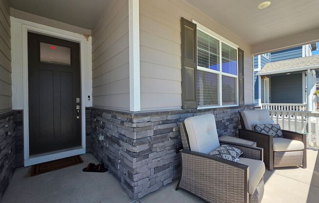 Beautiful Newer Build 3 Bedroom Home in Bennett!