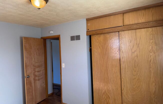 2 beds, 1 bath, $1,095