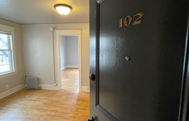 1 bed, 1 bath, 730 sqft, $1,295, Unit 102