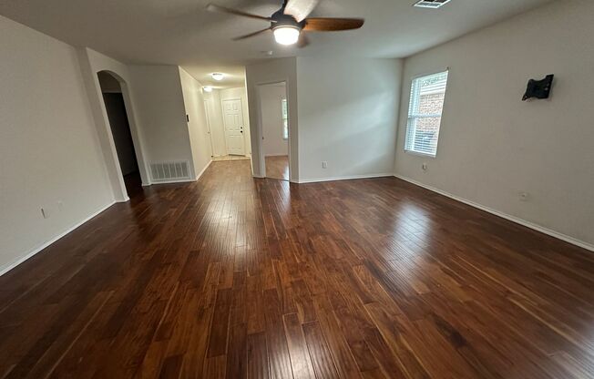Charming 4 bedroom in the heart of Leander - Available early August!