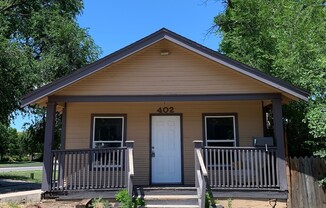 Downtown 2 Bed Cottage near Everything!