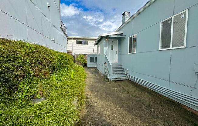 2 beds, 1 bath, $1,650, Unit Apt 6