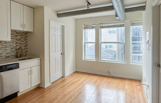 1 bed, 1 bath, 350 sqft, $1,715, Unit 2520-A5