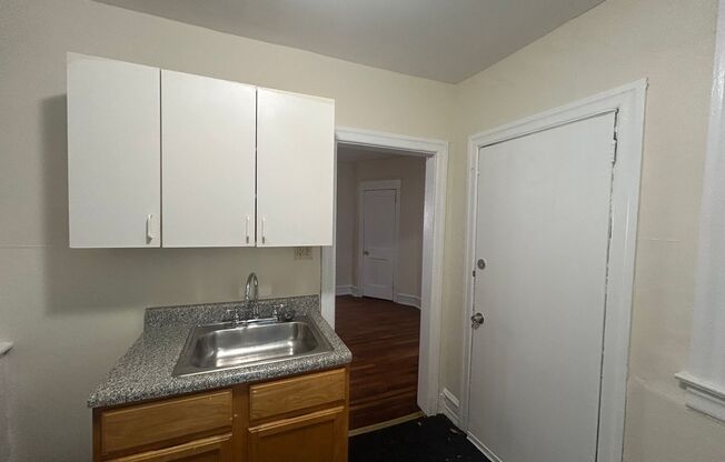 3 beds, 1 bath, $1,550