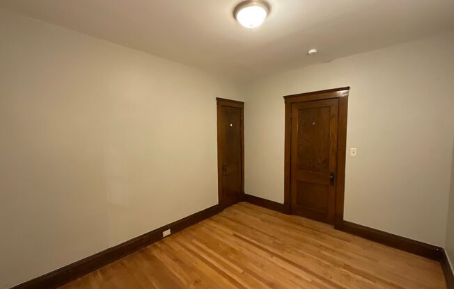 2 beds, 1 bath, $895