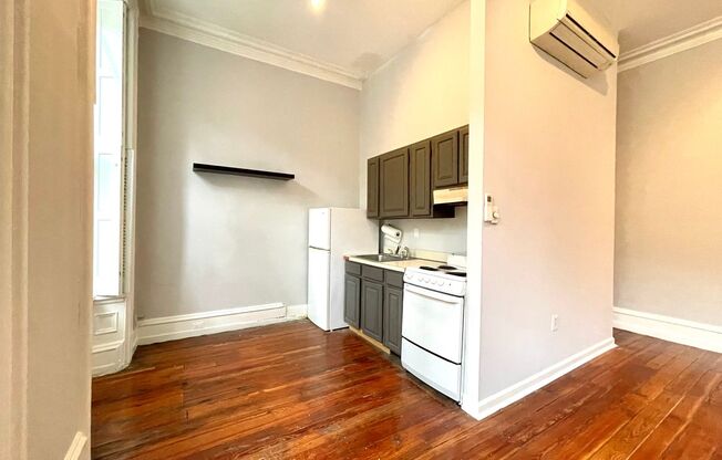 Studio, 1 bath, 450 sqft, $1,395, Unit 2F