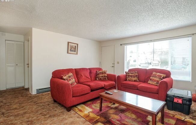 Updated Four-Plex in SE Portland with Fenced Yard! rentalsc21.com