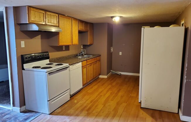 2 beds, 1 bath, $700, Unit Unit D