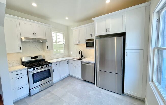 2BR/1BA Prime Telegraph Hill Single Family Home, VIEWS – A MUST SEE!