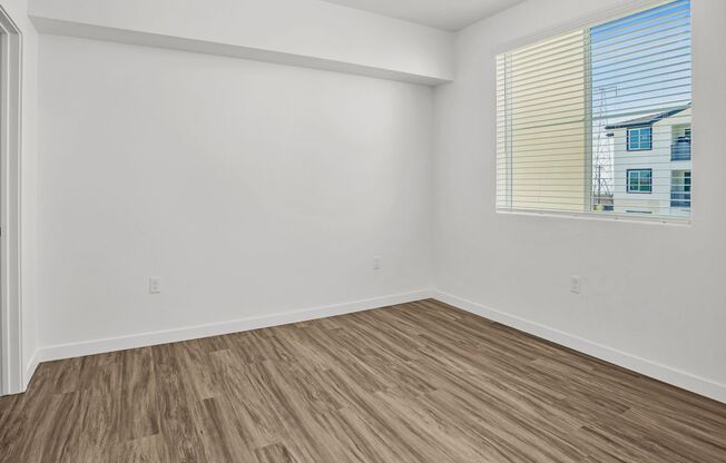 2 beds, 2 baths, 930 sqft, $1,860, Unit 305