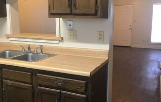 2 beds, 1.5 baths, 900 sqft, $850, Unit B