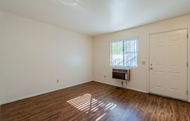 1 bed, 1 bath, 420 sqft, $1,000, Unit 1