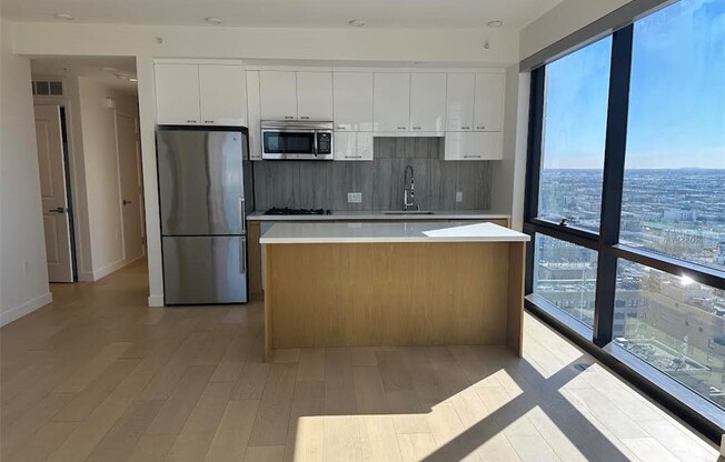 2 beds, 2 baths, 1,032 sqft, $4,300, Unit 2710