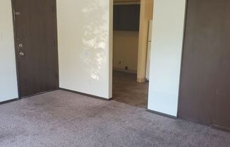 2 beds, 1 bath, 850 sqft, $800, Unit 2