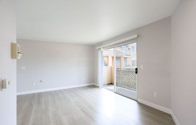 OPEN HOUSE: Sunday (10/18) 12:30pm-1:15pm. MOVE-IN SPECIAL! Fully Remodeled, Spacious 2BR/1BA, Small deck with Views, Shared Laundry (5400 Highland #4)