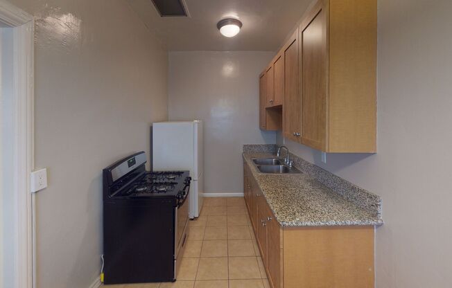 Studio, 1 bath, 450 sqft, $1,450, Unit 305