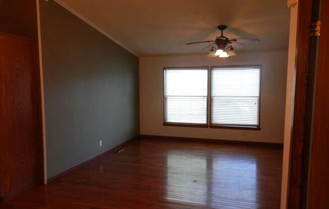 3 beds, 2 baths, $1,300