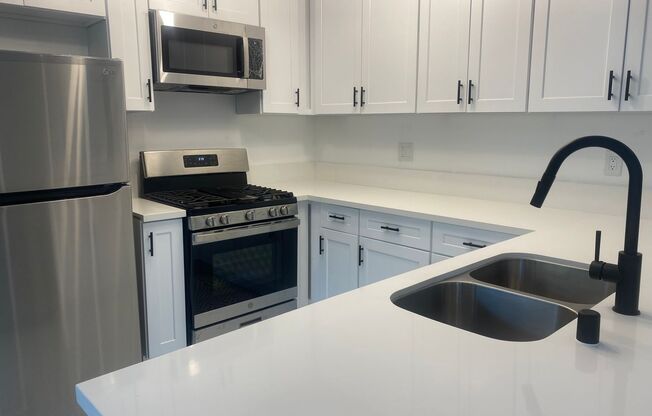 2 beds, 1 bath, $2,650, Unit APT 2