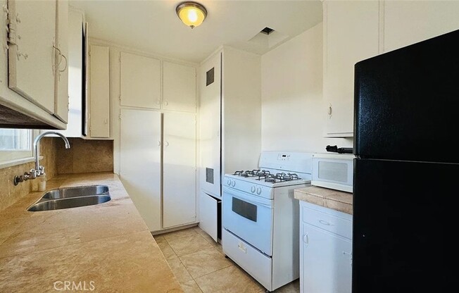 1 bed, 1 bath, 600 sqft, $1,595, Unit E