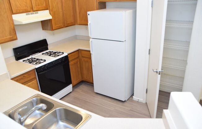 3 beds, 2 baths, $1,650