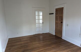 2 beds, 1 bath, $1,300