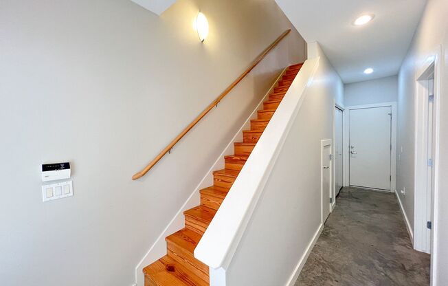 1205 KINNEY AVE