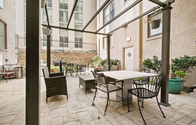 2 beds, 1 bath, 759 sqft, $2,400, Unit 201