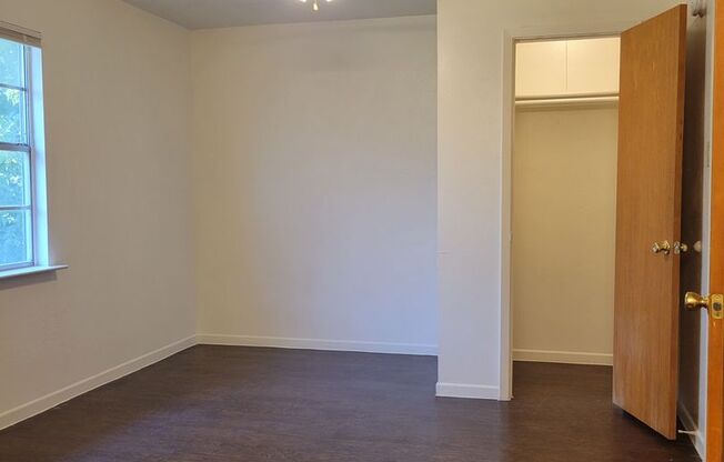 1 bed, 1 bath, 520 sqft, $550, Unit 5 - SHOWABLE - 2 WEEKS FREE RENT