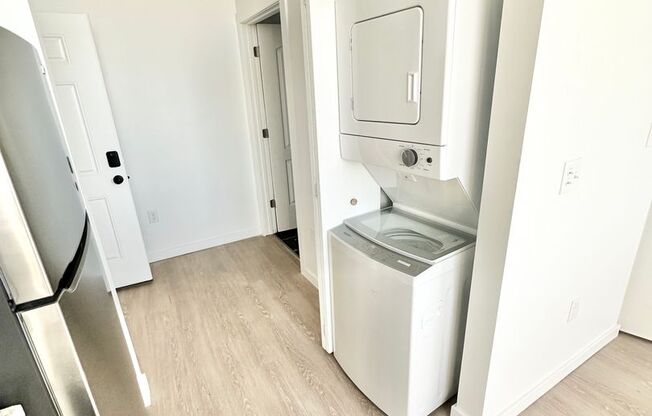 Studio, 1 bath, 327 sqft, $995, Unit 207