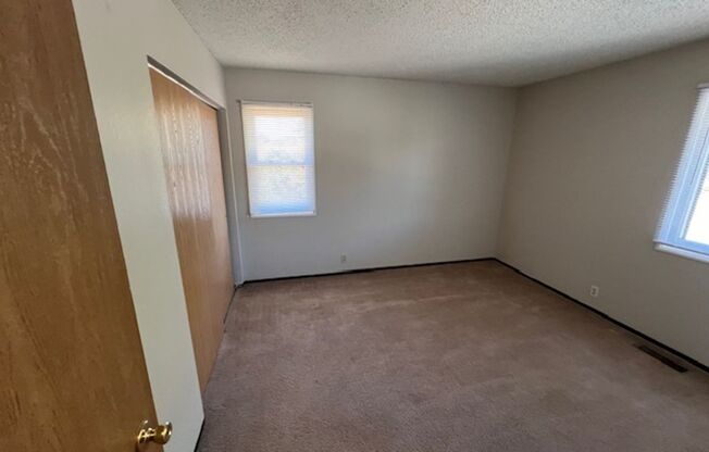 2 beds, 1 bath, $1,045, Unit 2623IZE