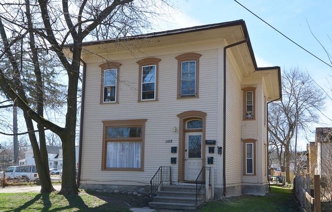 Spacious 1bed/1bath on main floor of with tons of windows! - Ask about our no security deposit option!