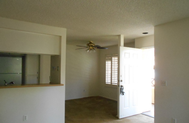 3 BEDROOMS CONDO WITH BEAUTIFUL LAKE VIEWS.