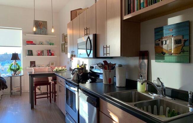 Studio, 1 bath, 650 sqft, $1,220, Unit 304