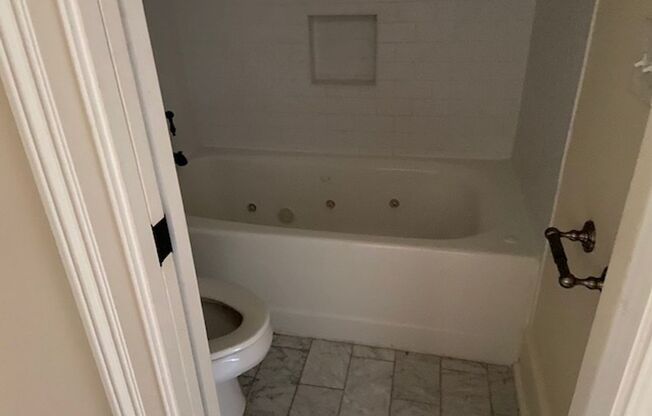 2 beds, 2 baths, 1,200 sqft, $2,600, Unit 1001 Habersham