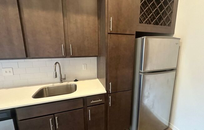 Studio, 1 bath, 540 sqft, $1,340, Unit 406