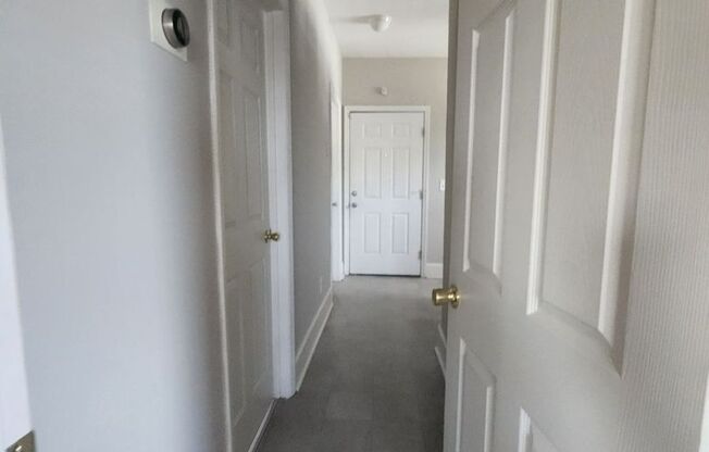 2 beds, 1 bath, $1,900, Unit APARTMENT B