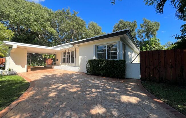 Beautifully appointed 4 Bedrooms, 2 Bathrooms 2300 sf single-family home, Hollywood, Florida