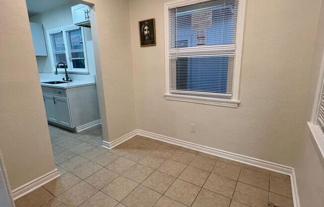 2 beds, 1 bath, 900 sqft, $2,600, Unit 844