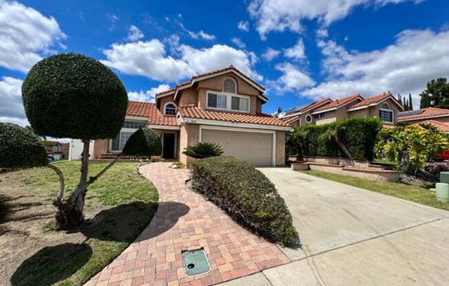 Available NOW! 3 bedroom Murrieta home for LEASE!
