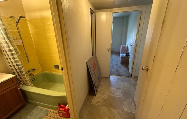 1 bed, 1 bath, $895, Unit 810