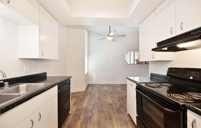 1 bed, 1 bath, 725 sqft, $2,445